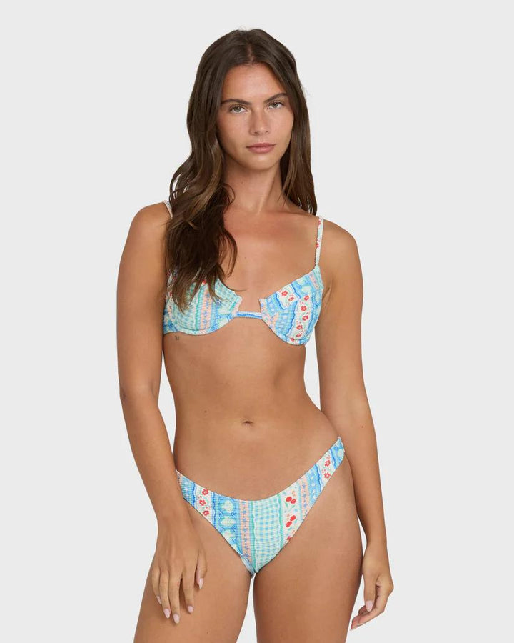 Dream Blue Picnic Maui Bottom