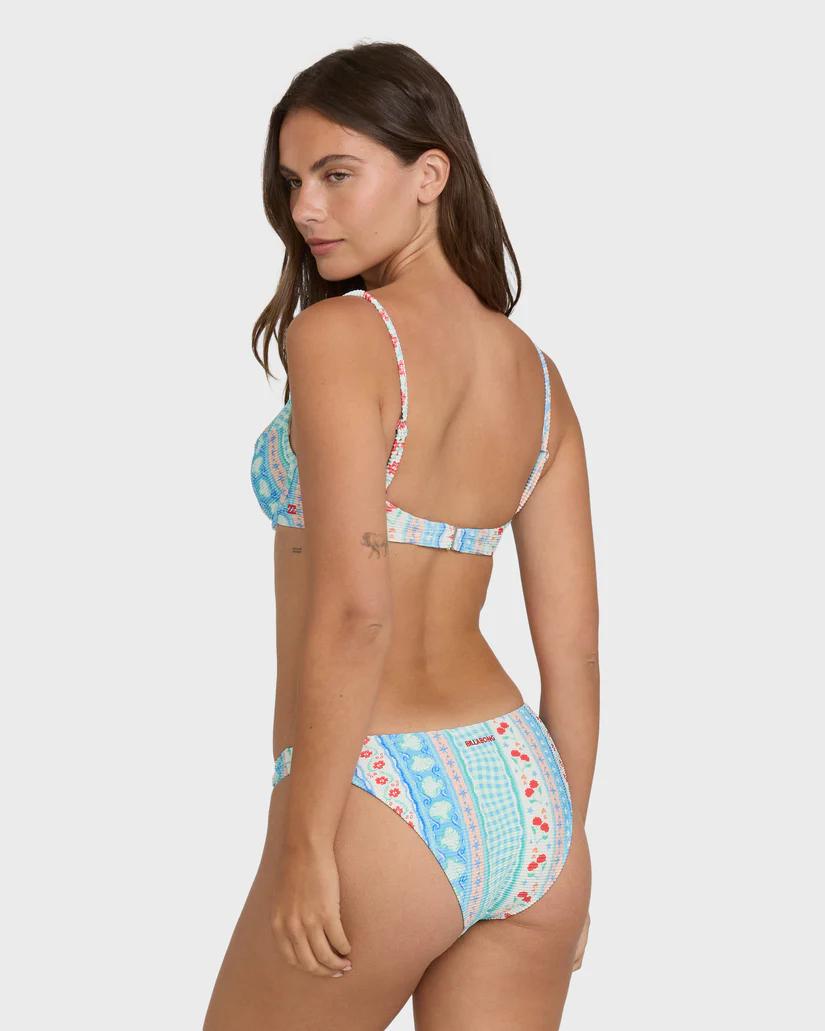 Dream Blue Picnic Maui Bottom