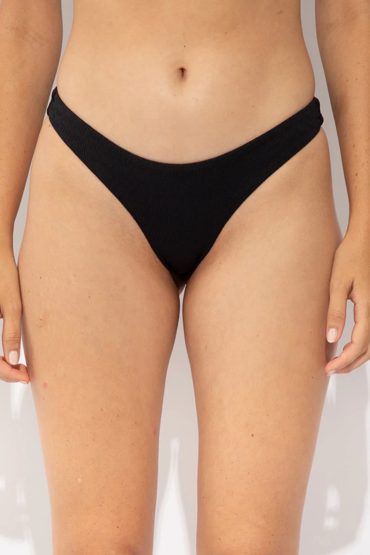 Solar-Black Essential Bottom